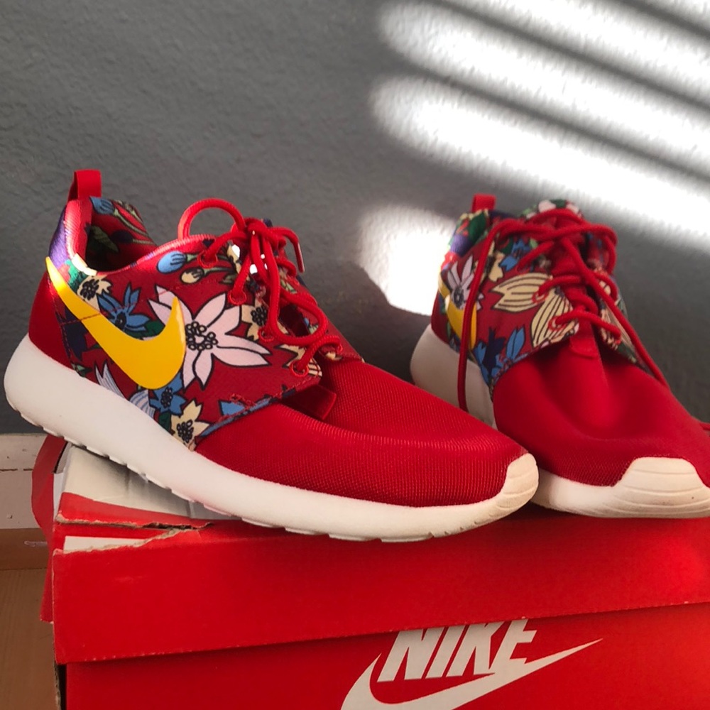 Roshe run floral print